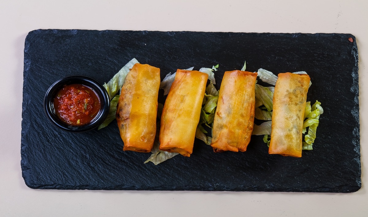 Rollitos primavera con salsa de tomate y miel Rollitos primavera con salsa de tomate y miel